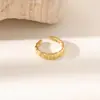 Anel de Pedra Preciosa de Luxo para Mulheres, Anel de Diamante Retrô Francês, Aço Titânio Estilo Aberto Estilo Ins Joias Não Desbotáveis Atacado