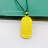 Suministro en vivo Colgante Bodhisattva Guanyin bañado en oro para hombre y mujer colgante de santo patrón collar joyería colgante tiembla al por mayor
