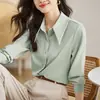 Fotos reales de la nueva colección de otoño 2025: Camisa satinada de manga larga para mujer, adecuada para la oficina, ocasiones casuales y con un diseño simple y elegante de acabado lustroso, también disponible como camisa de gasa.