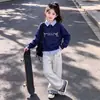 Elegante y Versátil Moda para Niñas Moderna Combinación Perfecta Rayas Patchwork Cuello Polo Falso Dos Piezas Sudadera Pantalones Anchos Casuales Conjunto