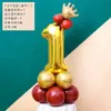 La ceremonia del primer cumpleaños se organiza con globos digitales de película de aluminio de 32 pulgadas para expresar la fiesta de cumpleaños y se solicitan globos decorativos en el camino de la boda.