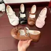 Elegantes zapatos de mujer estilo británico retro 2026 artículo popular de celebridad de internet, elegantes zapatos Mary Jane de tacón grueso que hacen que las figuras menudas parezcan más altas