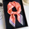 Pañuelo de Cabeza de Seda Imitación 70x 70cm Letra Simple Bufanda de Viaje Moda Chal para Damas Pañuelo de Lujo Ligero Pañuelo de Seda Pañuelo Cuadrado
