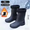 Botas de lluvia nuevas para hombre, altura media de la pantorrilla, forradas de invierno para abrigar, impermeables, antideslizantes, suela gruesa, adecuadas para trabajo al aire libre y como zapatos de goma