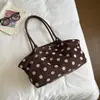 Bolso chic de estilo coreano de nicho para el hombro para mujer, nuevo bolso de hombro de moda de lunares 2026, bolso moderno y elegante