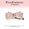 Pinza de plátano en forma de corazón Melard marrón, un accesorio para el cabello sofisticado y minimalista con un lazo y diseño floral