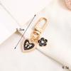 Novo Estilo Conjunto de Acessórios DIY Inspirado em Chanel com Pingente de Laço de Pérola, Capa para Fone de Ouvido, Chaveiro e Corrente para Pendurar