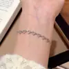 Pulseras Europeas y Americanas Transfronterizas con un Toque de Lujo, Exquisita Joyería en Forma de Corazón, Cierre de Pinza de Langosta Simple y Elegante, Versátil Diseño en Forma de Corazón con Incrustaciones de Circonita