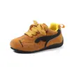 Zapatos de Niña 2025 Otoño Nuevos Zapatos Deportivos para Niños Zapatillas de Corte Bajo Suela Blanda Rojo Medianos y Grandes Zapatos de Entrenamiento Moral para Niños Niños