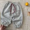 Calça de Moletom Esportiva de Outono para Meninos 2026 Novo Estilo Bebê Estilo Coreano Joggers Roupa Infantil Calças Casuais Simples Versáteis
