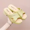Sandalias de Tacón Alto Estilo Nuevo 2026 para Mujer, Comodidad para el Hogar en Verano, Cuñas de Suela Gruesa, Chanclas Antideslizantes para Playa, para Uso en Interiores y Exteriores