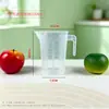 Taza medidora de plástico con tapa y escala en stock, especializada para tiendas de té de burbujas, jarra medidora doméstica de grado alimenticio, resistente a altas temperaturas