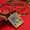 Pharma Buddha Colección Dorada Colorida Thangka Vibrante Cinco Direcciones Estilo Tibetano Buda de Media Mano Amuleto Caja Gawu Dorada Colgante de Collar Venta al por Mayor