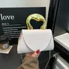 Bolsa pequena elegante e estilosa para mulheres, nova coleção outono 2026, apresentando um design exclusivo de cor sólida, um estilo crossbody moderno e um formato quadrado pequeno da moda.