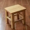 Venta al por mayor de fábrica Taburete pequeño Hogar Madera maciza Taburete bajo Taburete cuadrado pequeño Taburete para mesa de café Estudiante Infantil Taburete de tronco simple para cambiarse los zapatos