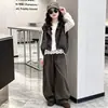 Conjunto de Primavera y Otoño para Niñas 2026 Nuevo Casual Estilo Coreano Niños Medianos y Grandes Chaleco de Capa Base con Capucha Conjunto de Tres Piezas