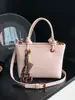 Bolso de Cubo de Mano para Viajes Transfronterizos para Mujer 2025 Nuevo de Principios de Primavera Moda Retro Bolso de Hombro Bolso Versátil de Alta Gama para Mujer