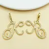 Colgante de Alfabeto Inglés de 26 Letras Cursivas Hip-Hop Europeo y Americano con Broche, Cadena Cubana Accesorios de Joyería DIY