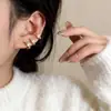 Ear Cuff de Tres Capas sin Perforación con Microincrustaciones de Zircón en Cobre para Mujer, Lujo Ligero, Clip para Oreja Minimalista Exquisito de Nicho, Elegante Accesorio para la Oreja