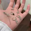 Joias Prateadas Vintage Desgastadas para Mulheres, Brincos de Clipe com Combinação de Cruz e Estrela, Conjunto de Brincos de Peça Múltipla Estilo Nicho Cool e Doce Venda por Atacado