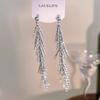 Pendientes de borlas de metal para mujer, diseño de nicho de lujo ligero de verano 2023, pendientes elegantes de alta gama con diseño de hada.
