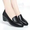 Sapatos femininos sem cadarço, nova coleção outono 2026, versáteis, leves, estilosos, confortáveis, perfeitos para combinar com vestidos, e adequados para mães