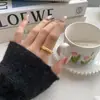 Anel Aberto Ajustável Tecido Dourado Jateado Estilo Vintage de Luxo Leve para Mulheres, Anel de Dedo Indicador de Luxo Leve de Nicho
