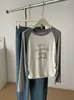 Camiseta de manga longa Tencel com blocos de cor e manga raglan com estampa de letras para mulheres, novo estilo coreano para primavera e outono, top com camada interna franzida