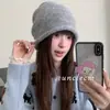 Elegante gorro de punto de color sólido con borde enrollado y circunferencia de cabeza grande para mujer, sombrero vintage para clima frío, turbante casual para el día a día, gorro de punto moderno