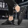 Zapatos de Hombre al Por Mayor Otoño Estilo Coreano Moderno Corte Bajo Británico Negro Zapatillas de Moda Zapatos de Cuero Casuales de Negocios para Hombre Transpirables