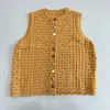 Colete Tricô Colorido Vazado Retro Francês Feminino Outono Nova Chegada Roupa Externa Camiseta Regata para Camadas Design Moderno Top com Capa nos Ombros