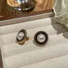 Nuevos pendientes de botón de perla retro franceses 2023 para mujer, aguja de plata S925, diseño de nicho, clip para la oreja de lujo ligero, joyería de alta gama