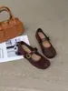 Sapatos femininos casuais de camurça estilo retrô com velcro, aumento de altura, corte baixo, novos para o verão 2026, moda casual, para o trabalho, sapatos Mary Jane