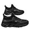 Sapatos de Tela Masculinos 2026 Novo Verão Respirável Vazado Fino Malha Sapatos Masculinos Malha Casual Esportivos Tênis de Corrida para Homens