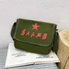 Bolsa de Lona Retro de Rendimiento Cruzada Bolsa Lei Feng Bolsa de Hombro Antigua de Liberación Estilo Antiguo Era Bolsa Escolar Verde Bolsa de Estrella de Cinco Puntas