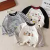 Ropa coreana para bebés y niños, estilo nuevo de primavera y otoño, camiseta de algodón puro de manga larga para niños y niñas, top a rayas lindo de dibujos animados