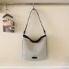 Bolsa de palha casual e descontraída estilo coreano, tecido fly-knit, grande capacidade, novo modelo 2026, adequada para férias na praia e para o dia a dia