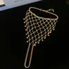Anillo y pulsera con cadena integrada de borlas caladas europeas y americanas, pulsera de diseño único de nicho, accesorio de mano de moda resistente y exquisito