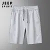 Os novos shorts da JEEPSPIRIT são de corte reto, modelagem solta, shorts casuais de verão feitos de malha de mistura de algodão