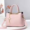 Bolsos para Mujer 2025 Nueva Moda Europea y Americana Bolsos de Mano para Mujer de Gran Capacidad Exportación Bolso Bandolera de Hombro con Bola de Pelo Dropshipping