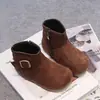 Botas de Outono para Crianças Moda Versátil Estilo Britânico Botas de Cano Curto para Meninas Versão Coreana Botas Pequenas de Couro de Princesa