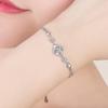 Pulsera de la Flor de la Hierba de la Suerte de Cuatro Hojas Plateada para Mujer Estilo Japonés y Coreano Pulsera de Temperamento Simple Regalo de San Valentín Cumpleaños Venta al por Mayor