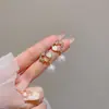 Pendientes combinables puesto de mercado nocturno al por mayor Corea del Sur pendientes explosivos simples diseño de nicho femenino pendientes de moda con temperamento