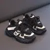 Zapatos para Niña Otoño 2025 Nuevo Estilo Caliente Infantil Tenis Ligeros Suela Suave Niñas Correr Niños Grandes Zapatos de Papá