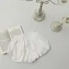 Camisa de Verão Manga Curta Estilo Coreano para Meninas, Top de Bebê Estiloso e Fofo com Design de Flor 3D, Conjunto de Duas Peças da Moda para Crianças