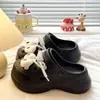 Sapatos EVA com solado grosso e furos que aumentam a altura, cadarço criativo, olhos grandes, respiráveis para o verão ao ar livre, chinelos leves de bico fechado para meninas