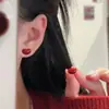 Novos Brincos Retrô de Outono em Vermelho Escarlate, Brincos Versáteis para Mulheres, Design Delicado e Leve de Feijão Vermelho Amoroso da Moda