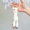 Bolso bandolera de网红 con colgante de margarita y ovejita blanca, llavero creativo de oveja de peluche para bolso, venta al por mayor