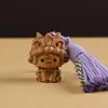 Lindo Llavero Colgante de Oveja Pequeña de Madera de Haya Curativa Encanto Tejida a Mano para Bolso Versátil Regalo del Año de la Oveja del Zodiaco