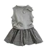 Conjunto para Meninas 2026 Verão Novo Estilo Top Colete com Laço Infantil Conjunto de Duas Peças Saia Xadrez Estilosa para Bebê